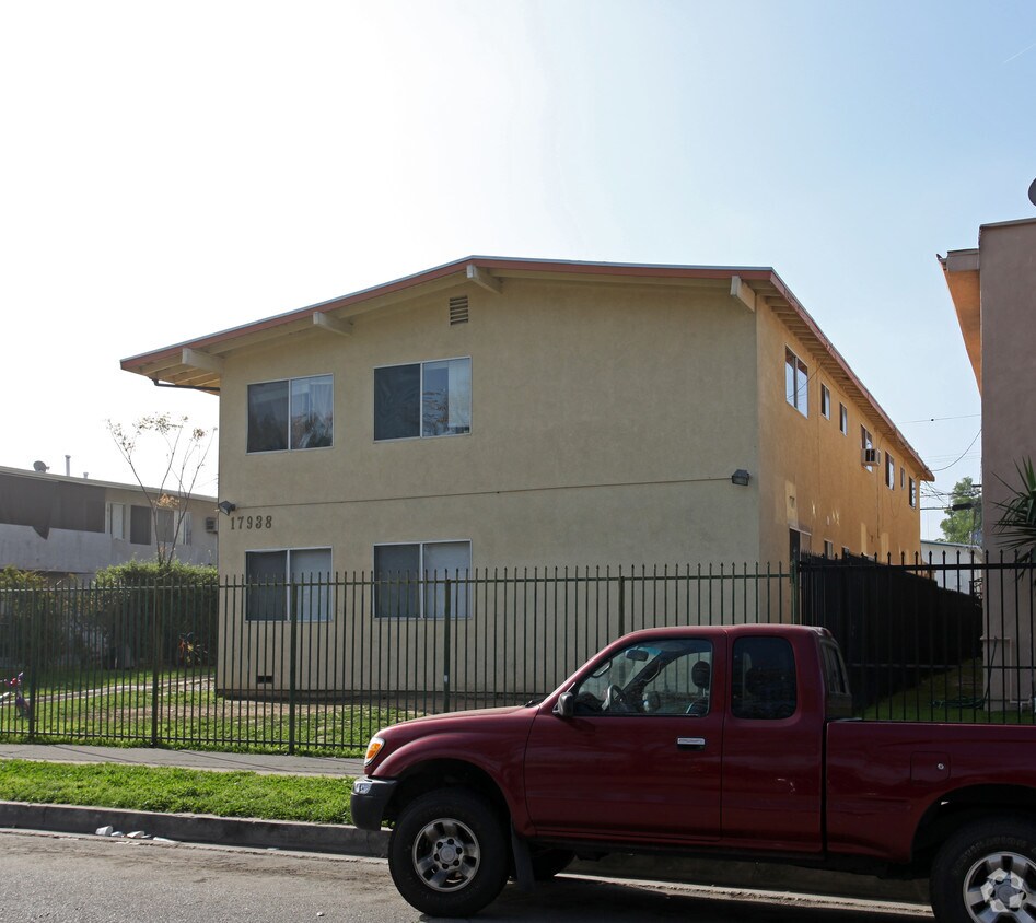 Building Photo - 17938 Schoenborn St