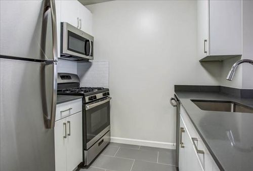 Building Photo - 505 W 54th St