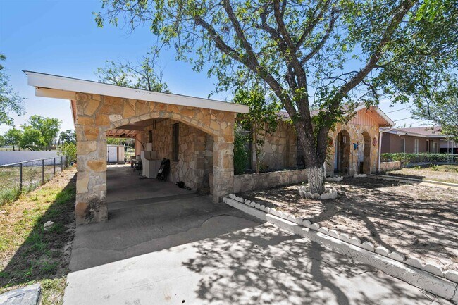 Foto del edificio - 504 Ave V