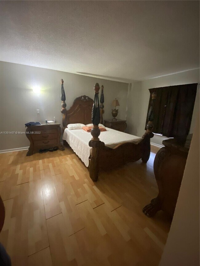 Foto del edificio - 17600 NW 68th Ave