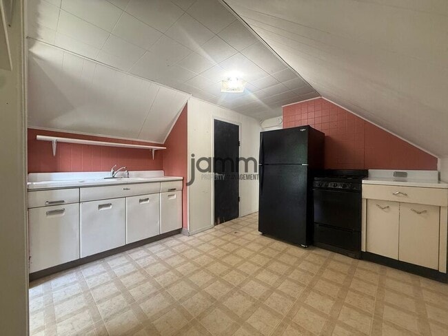 Building Photo - 1330 Cranford-Unit #3