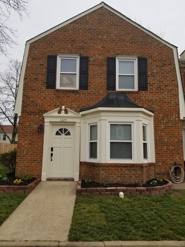 Primary Photo - 1225 Mabry Mill Pl