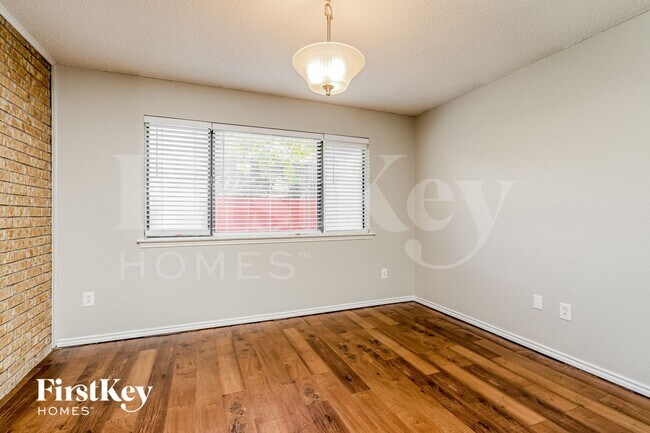 Foto del edificio - 2661 Claremont Dr