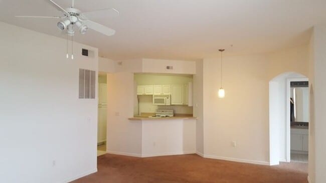 Building Photo - Luxury property. One bedroom condo