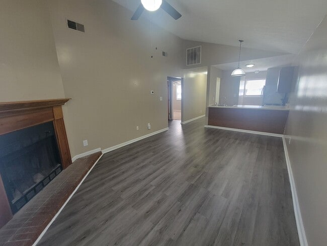 Building Photo - 3388 Royal Wood Rd