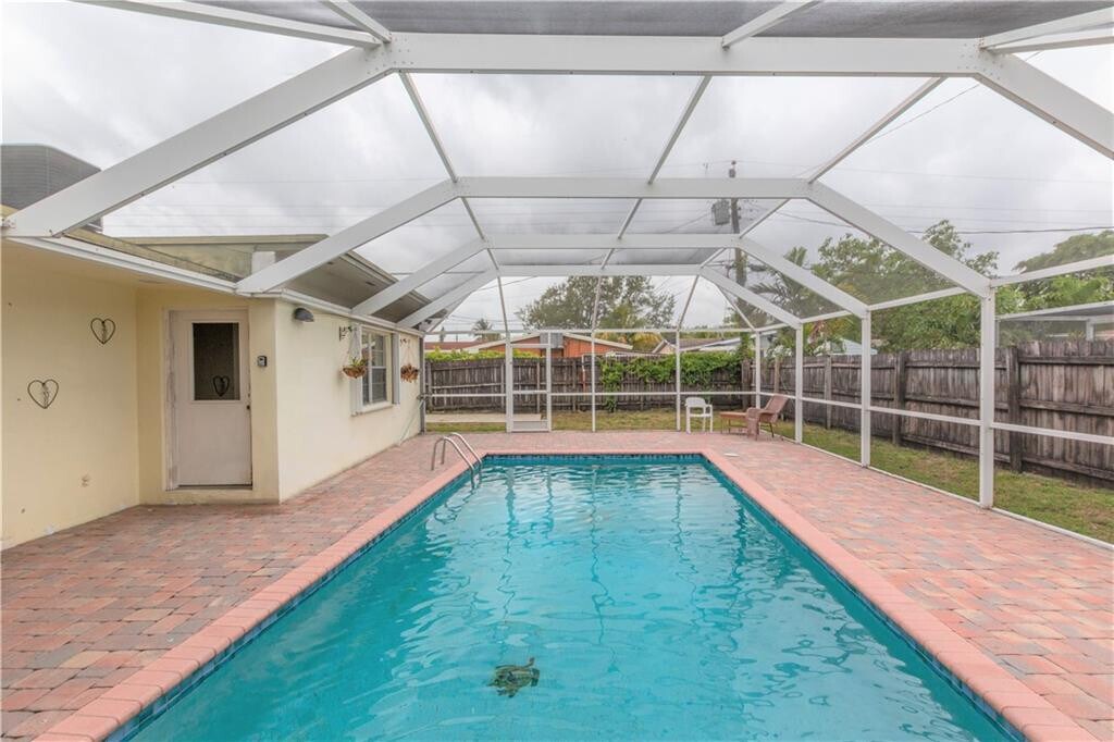 Foto principal - 6560 Hayes St