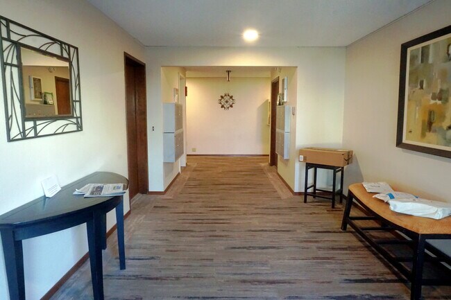 Foto del edificio - 911 N 73rd St