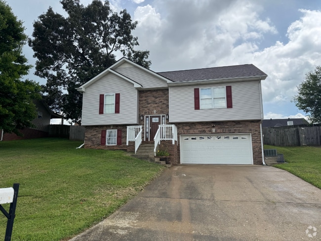 Building Photo - 3122 Clydesdale Dr