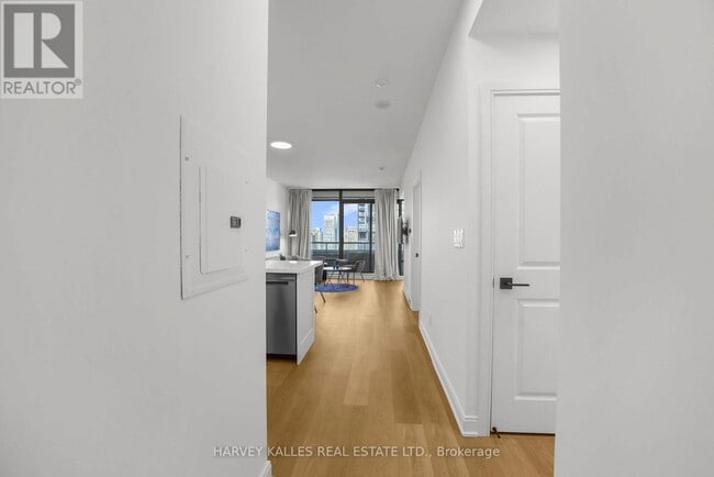 Building Photo - 18 Yorkville Ave