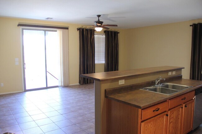 Building Photo - 7324 W Valencia Dr