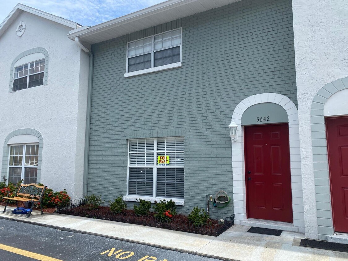 Primary Photo - 5642 Townhouse Dr