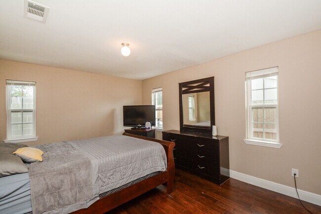 Foto del edificio - 1402 Chestnut Ridge Rd