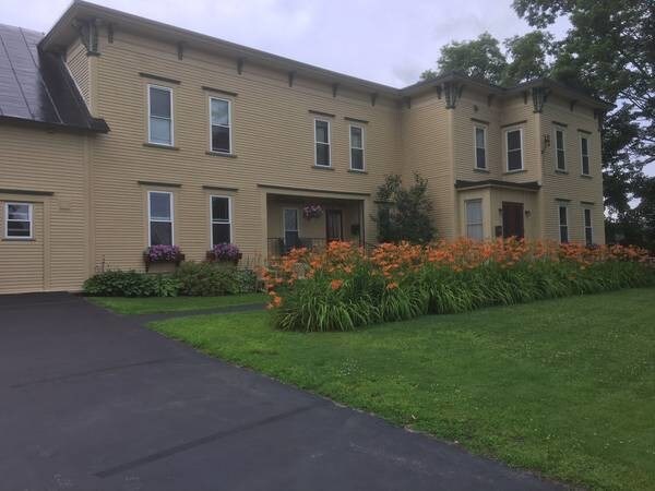 Primary Photo - 105 Hill St