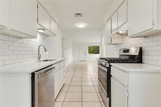 Building Photo - 1602 W Braker Ln