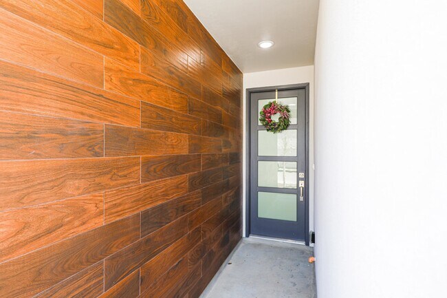 Building Photo - 9903 Bijan Dr