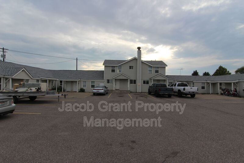 4719 Yellowstone Ave Unit 8, Pocatello, ID 83202 Condo for Rent in