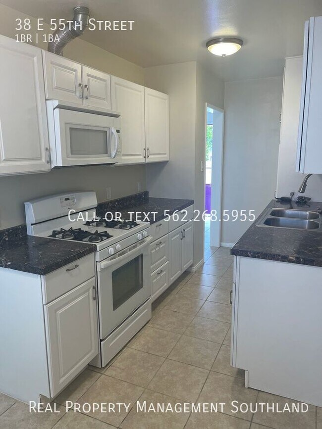 Building Photo - Bright & Cozy One Bedroom Home with One Ca...