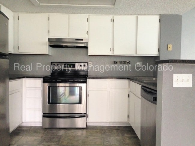 Building Photo - 866 S Reed Ct