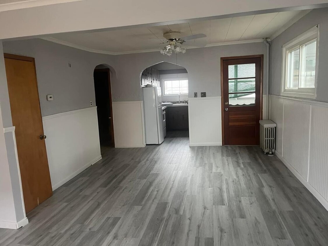 First floor - 906 Wood St
