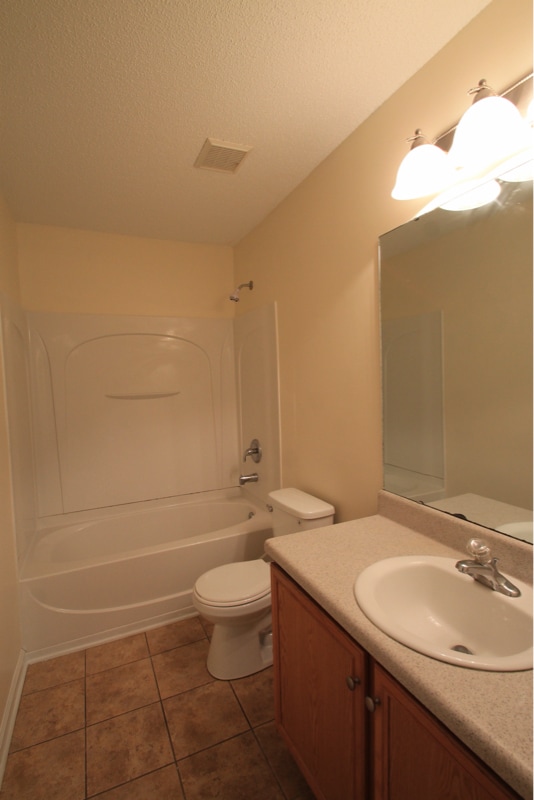 Building Photo - 1331 Pampas Cir