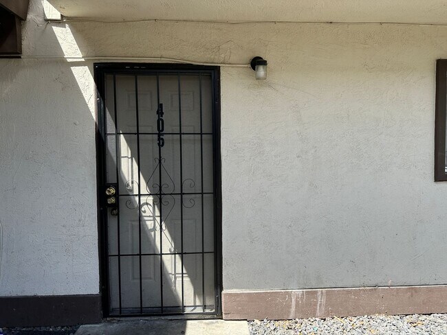 Building Photo - 405 E. Santa Fe Avenue