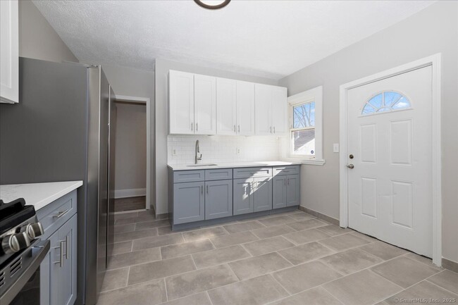 Building Photo - 45-51-51 Cowles St