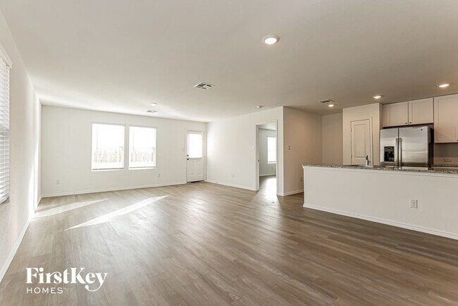 Building Photo - 10647 Vinateros Dr