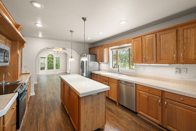 Foto del edificio - Milton Gem for Rent! Spacious 3BR Home, pe...