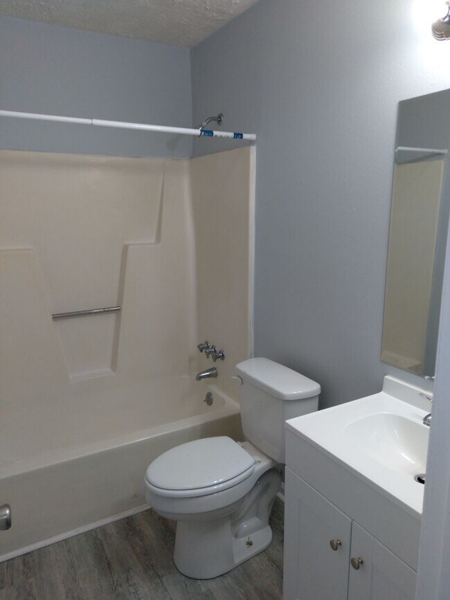 Building Photo - 27 Mustang Court Apt A - Downstairs-