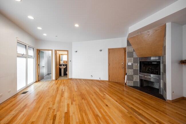 Foto del edificio - 1049 N Winchester Ave