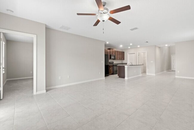 Foto del edificio - LIKE NEW 5 Bedroom Home for Rent in Shell Cove!