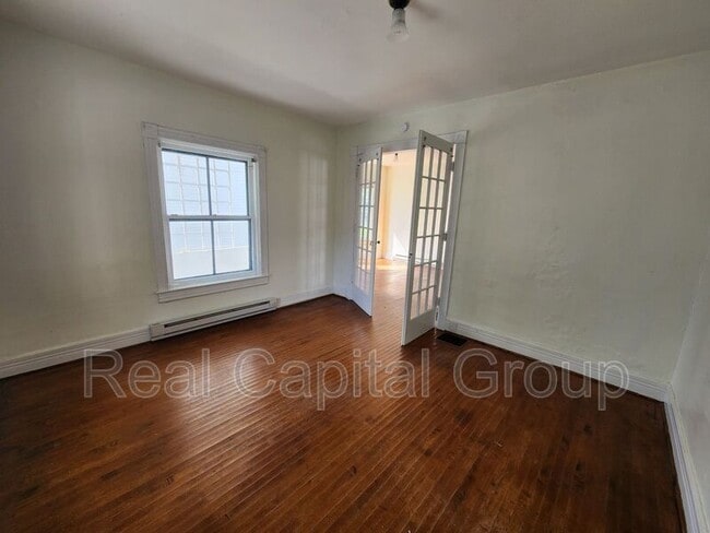 Building Photo - 76 Crandall St