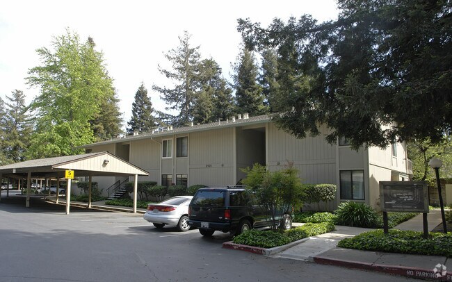 Foto del edificio - 2111-2165 Northwood Dr
