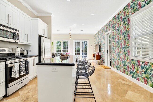 Foto del edificio - 3 br, 2.5 bath House - 1380 NE 24th St # 1380