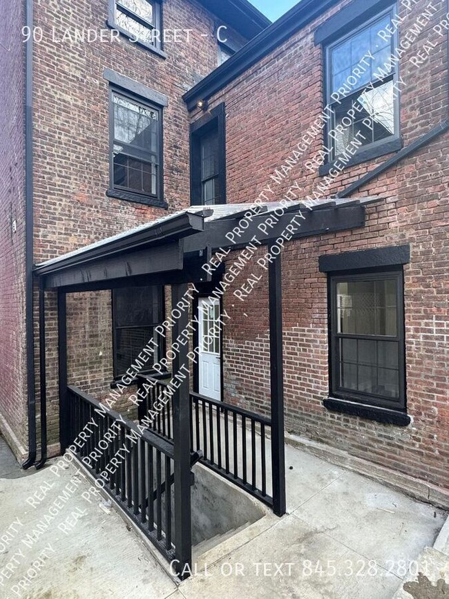 Building Photo - 90 Lander St