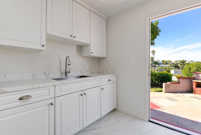 Building Photo - 4028 Casita Way