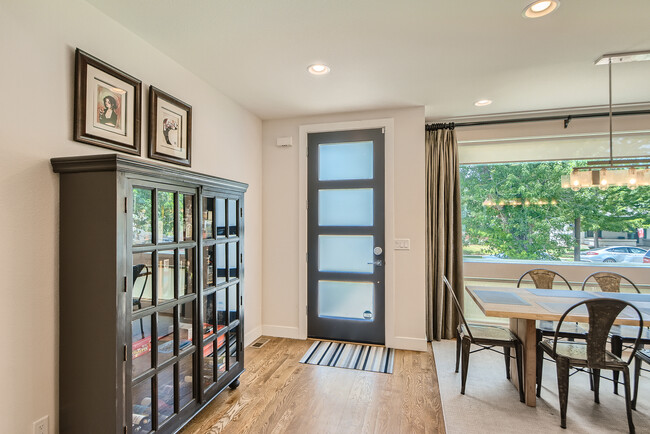 Foyer - 1132 S Emerson St