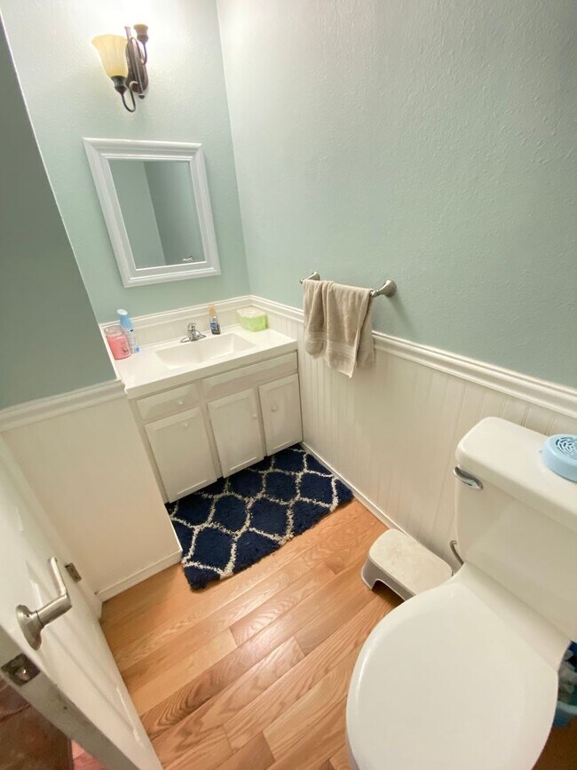 Building Photo - Bright & Lovely 3bd/2ba Townhouse in Mountain Shadows! AVAILABLE 4/1