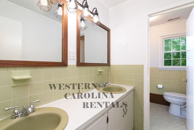 Foto del edificio - Nice 3 bedroom 2 bath house close to Campu...
