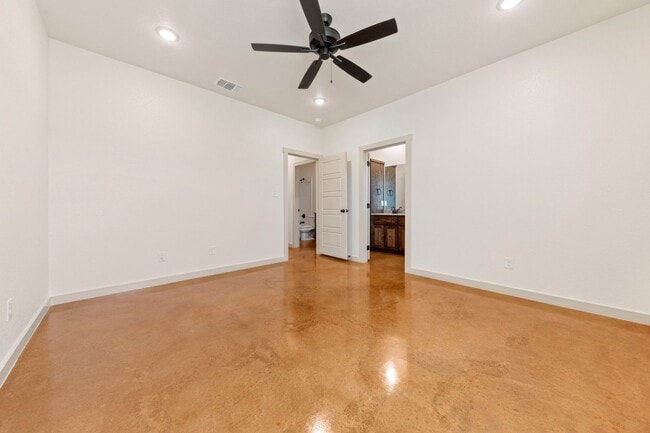 Building Photo - 1912 Caspian Trl