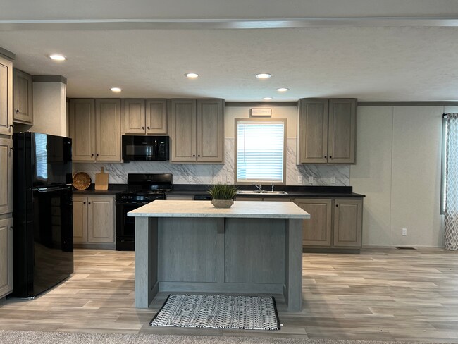 Foto del edificio - 5154 Rhine Dr