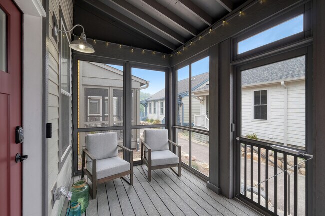 Foto del edificio - 100 Great Loop E Dr