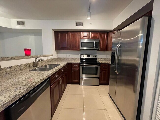 Foto del edificio - 4848 N State Rd 7