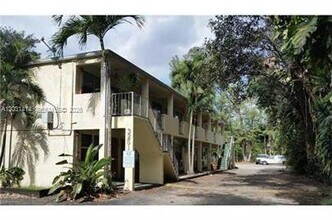 Building Photo - 3251 SW 44th St