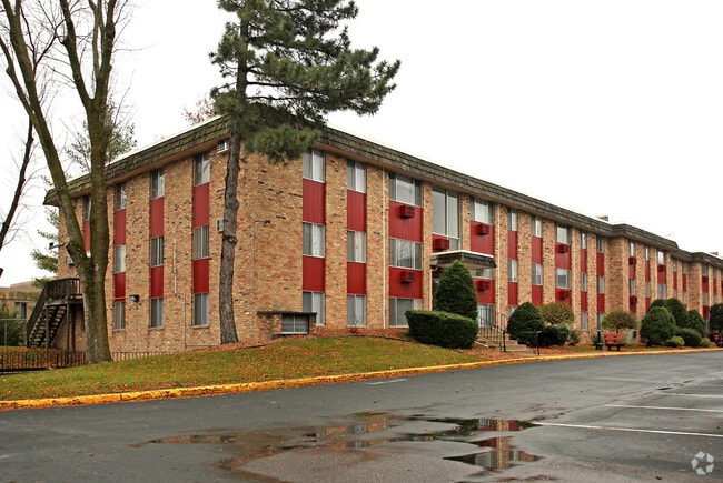 Highland Heights Apartments - 1480 Randolph Ave