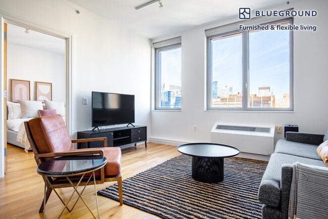 Building Photo - 550 W 54th St