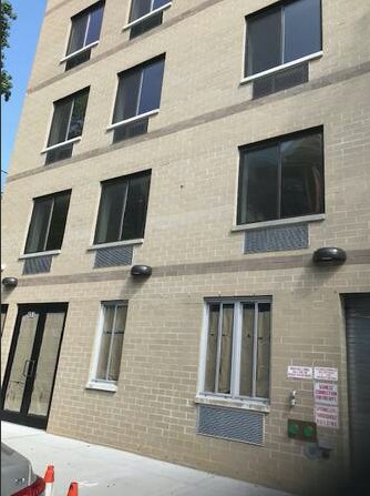 Primary Photo - 443 Winthrop St