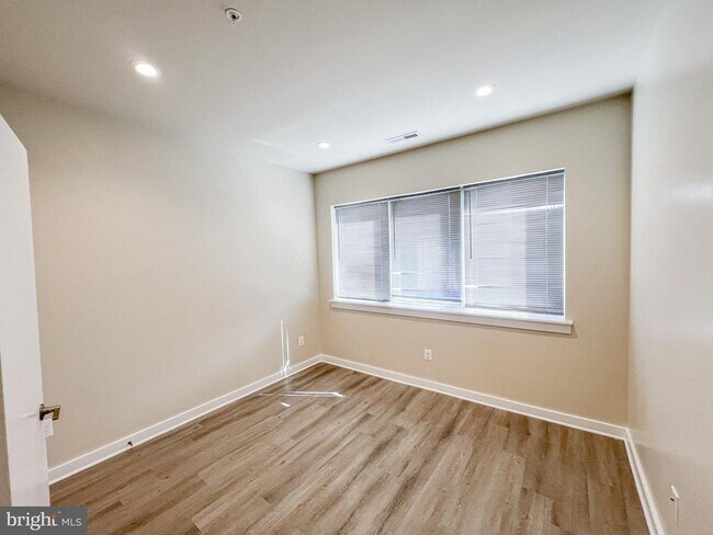 Foto del edificio - 845 Upshur St NW