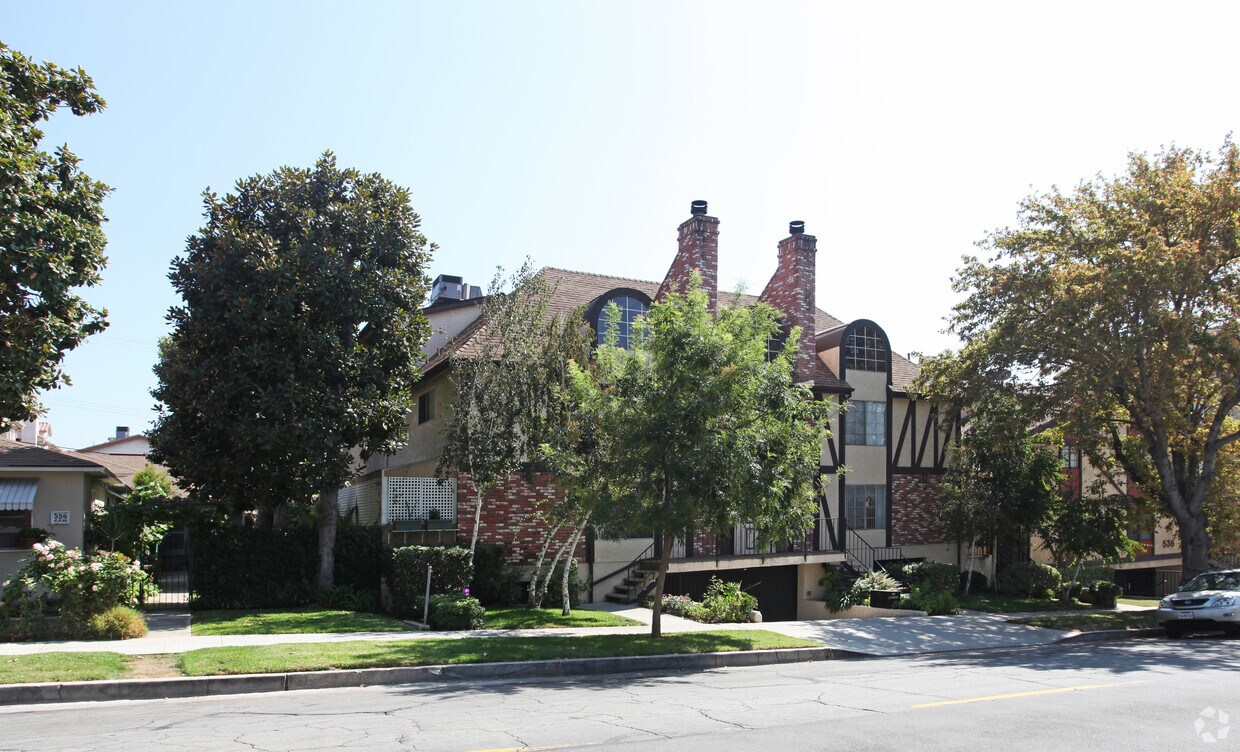 Building Photo - 544 E Cypress Ave