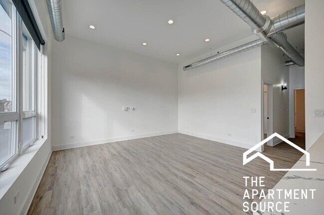Foto del edificio - Beautiful 2 Bed 2 Bath in Lincoln Square
